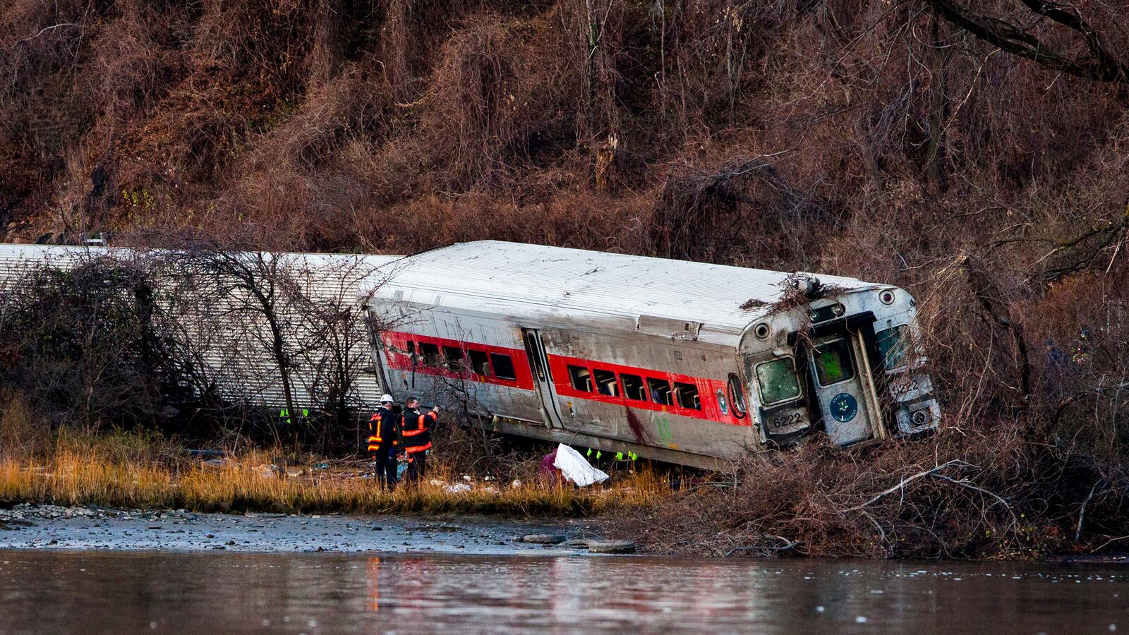 cheats/2013/12/16/no-crime-in-metro-north-crash/131216-train-accident-cheat_abkasi