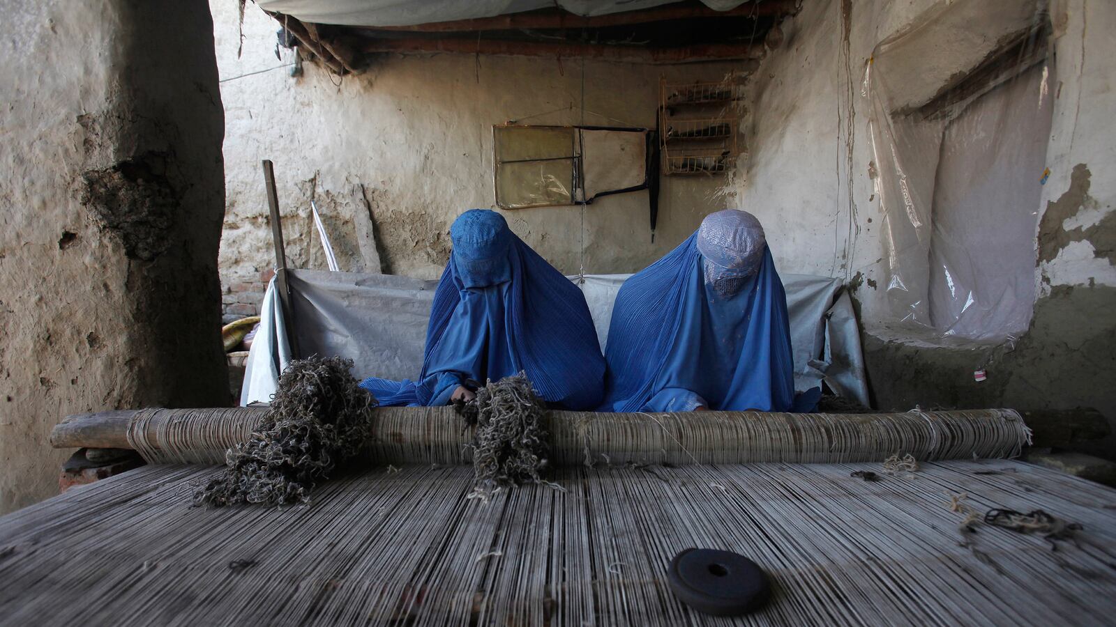 articles/2015/05/13/kidnaps-and-murders-could-presage-isis-style-slaughter-in-afghanistan/150513-hrw-afghan-hazaras-tease_n9wt9k