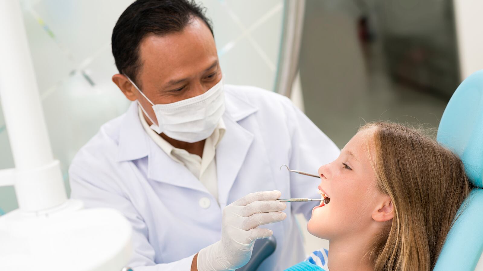 articles/2015/07/16/why-your-doctor-never-takes-sick-days-but-should/150715-saunders-sick-doctors-tease_n85qsh