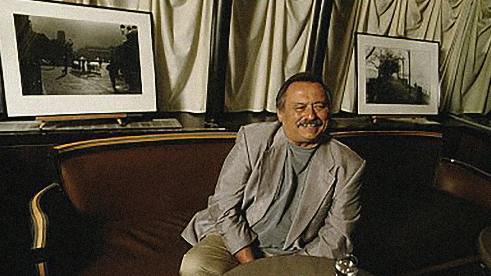 articles/2016/04/02/jim-harrison-and-the-art-of-friendship/160401-peacock-jim-harrison-tease_dhbpqk