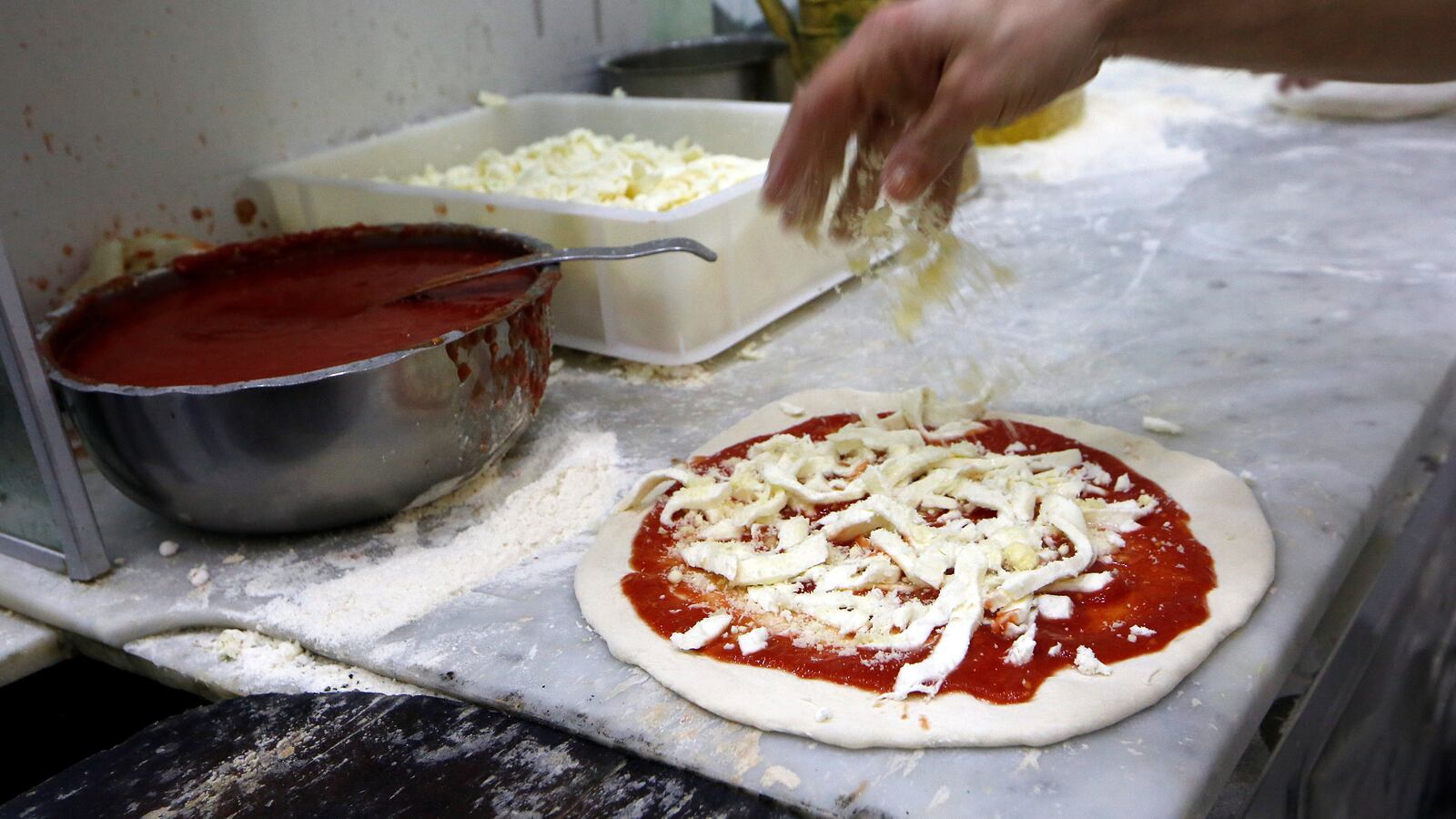 2017-12-07T083545Z_2105490955_RC1169629620_RTRMADP_3_ITALY-PIZZA-UNESCO_grbl1l