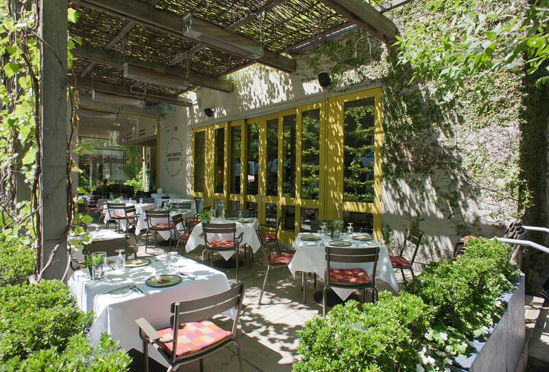 galleries/2013/08/31/nine-luxury-retreats-in-california-wine-country-photos/Hotel_Healdsburg_hmrsrg