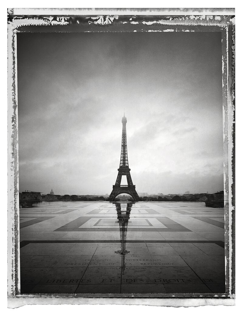 galleries/2014/11/28/paris-city-of-light-in-black-and-white-photos/141119-paris-city-lights-01_bihquv