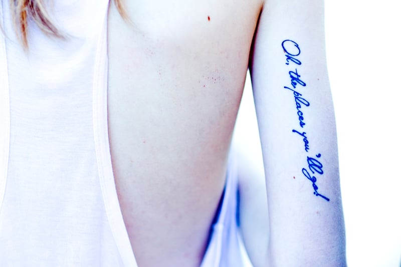 galleries/2011/10/06/backstage-paris-fashion-week-photos/backstage-paris-fashion-week-7_ep1hwj