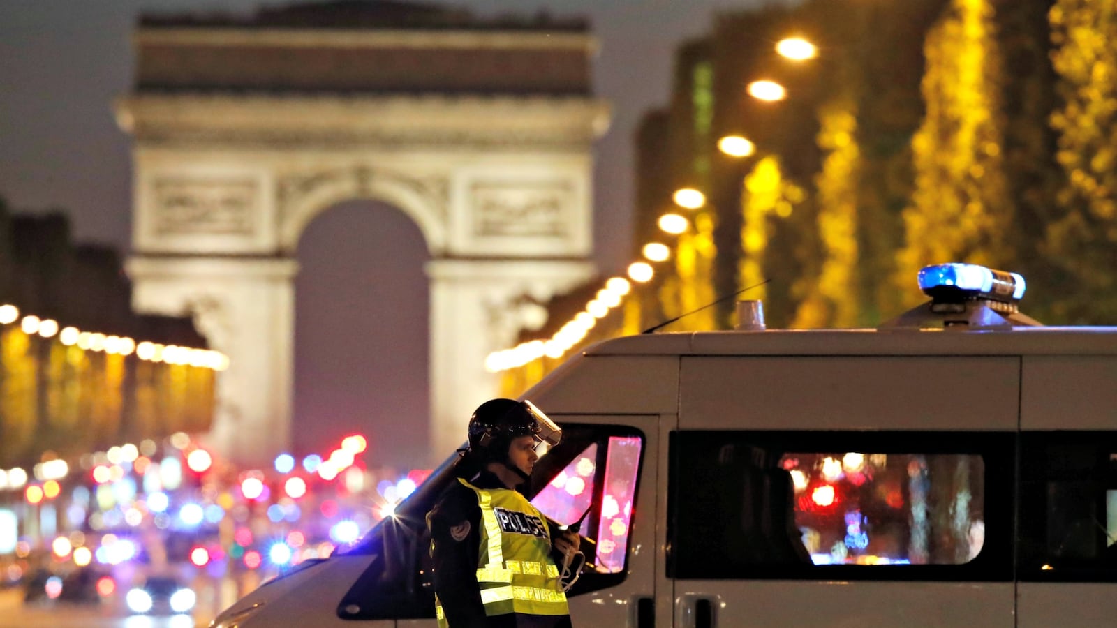 cheats/2017/04/20/paris-police-shooting-likely-terrorism/170420-paris-cop-attack_k43ggr