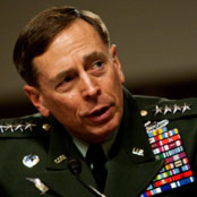 articles/2010/06/25/mark-mckinnons-open-letter-to-david-axelrod-white-house-hell/mckinnon-petraeus_109725_mqiiqn