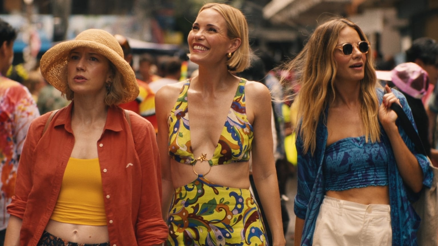 Carrie Coon, Leslie Bibb, Michelle Monaghan in The White Lotus season 3