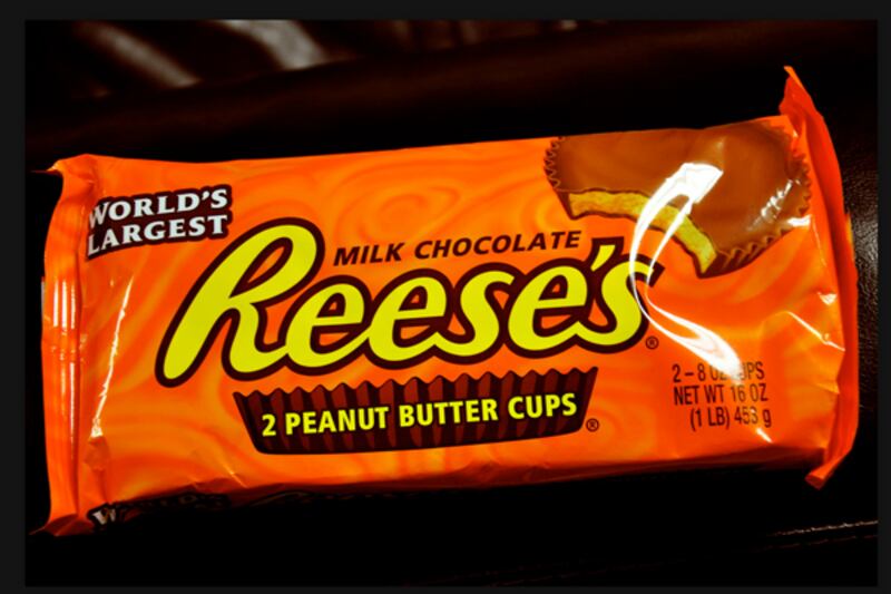 galleries/2011/10/14/most-fattening-halloween-candy-snickers-twix-kit-kat-candy-corn-photos/deadliest-halloween-candy-most-fattening-gal-reese-cups_m609tz