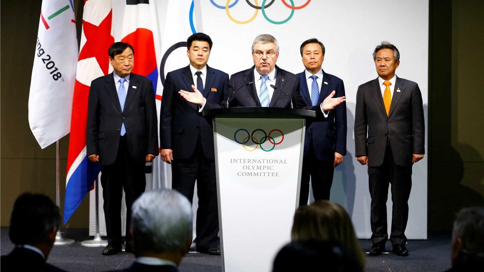 180120-olympics-north-korea-athletes_vzvpvi