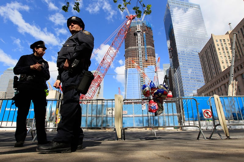galleries/2011/05/05/obama-visits-ground-zero/obama-gound-zero-01_yshuwl