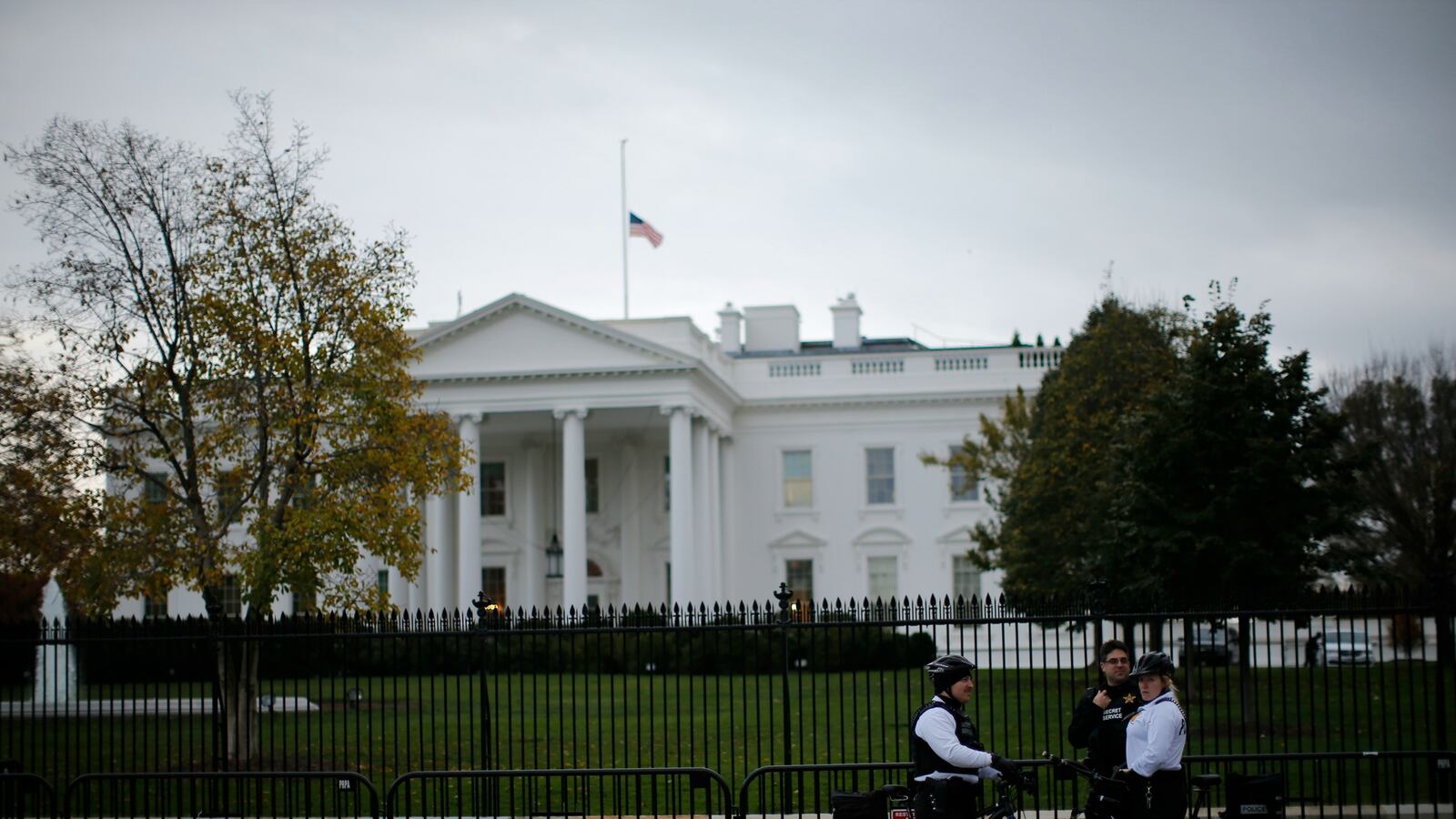 cheats/2017/03/27/white-house-fence-jumper-strikes-again-at-treasury/170326-white-house-jumper-treasury-cheat_ugxevp