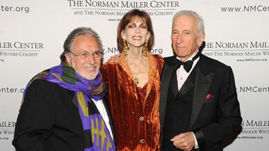 articles/2010/10/21/norman-mailer-center-benefit-gala-2010/young-mailer_135320_ochutb