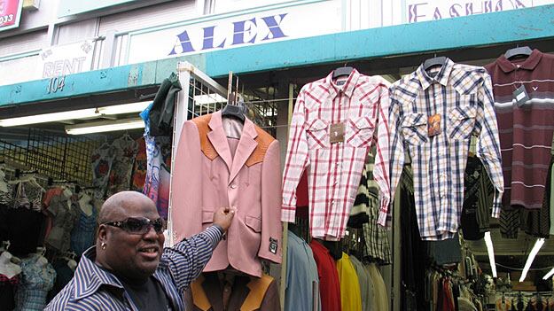 galleries/2009/06/16/shopping-with-levi-johnston-and-tank-jones/shopping-w-levi-1_yvtijk