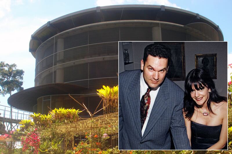 articles/2014/05/25/gems-guns-and-death-in-an-american-s-costa-rican-jungle-mansion/140523-costa-rica-murder-dyer-tease_auninz