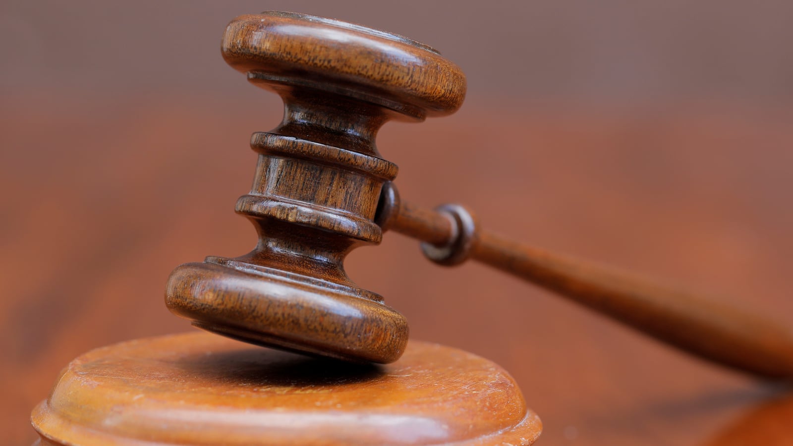 2020-08-18T233526Z_994991291_RC2NGI9E9GM3_RTRMADP_3_USA-LEGAL_kcc6x4