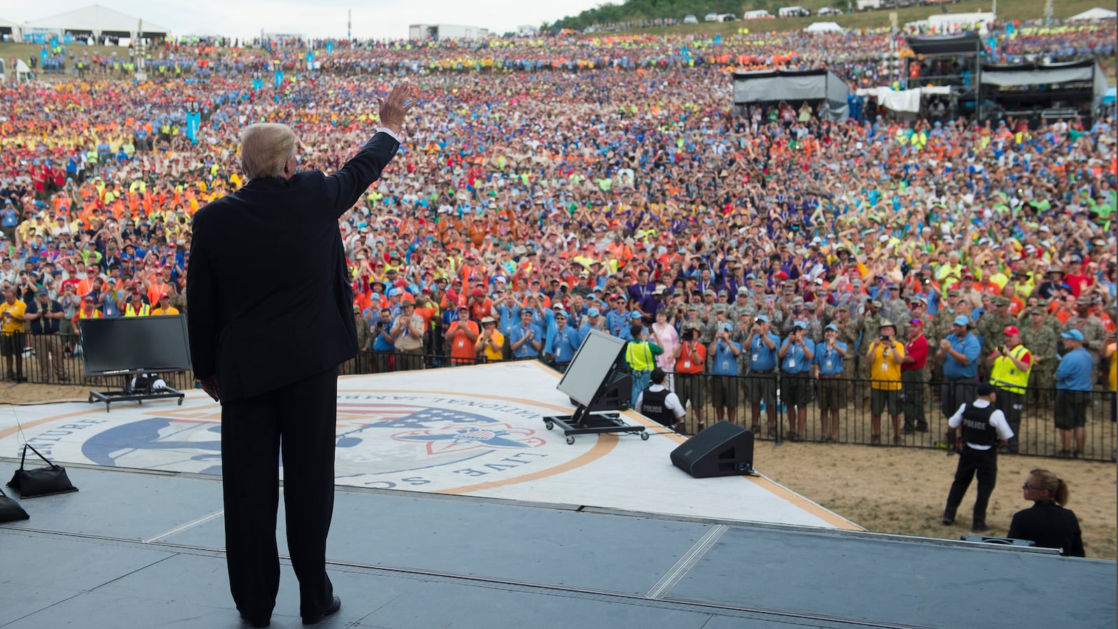 170725-lewis-trump-tease_rlxe5y