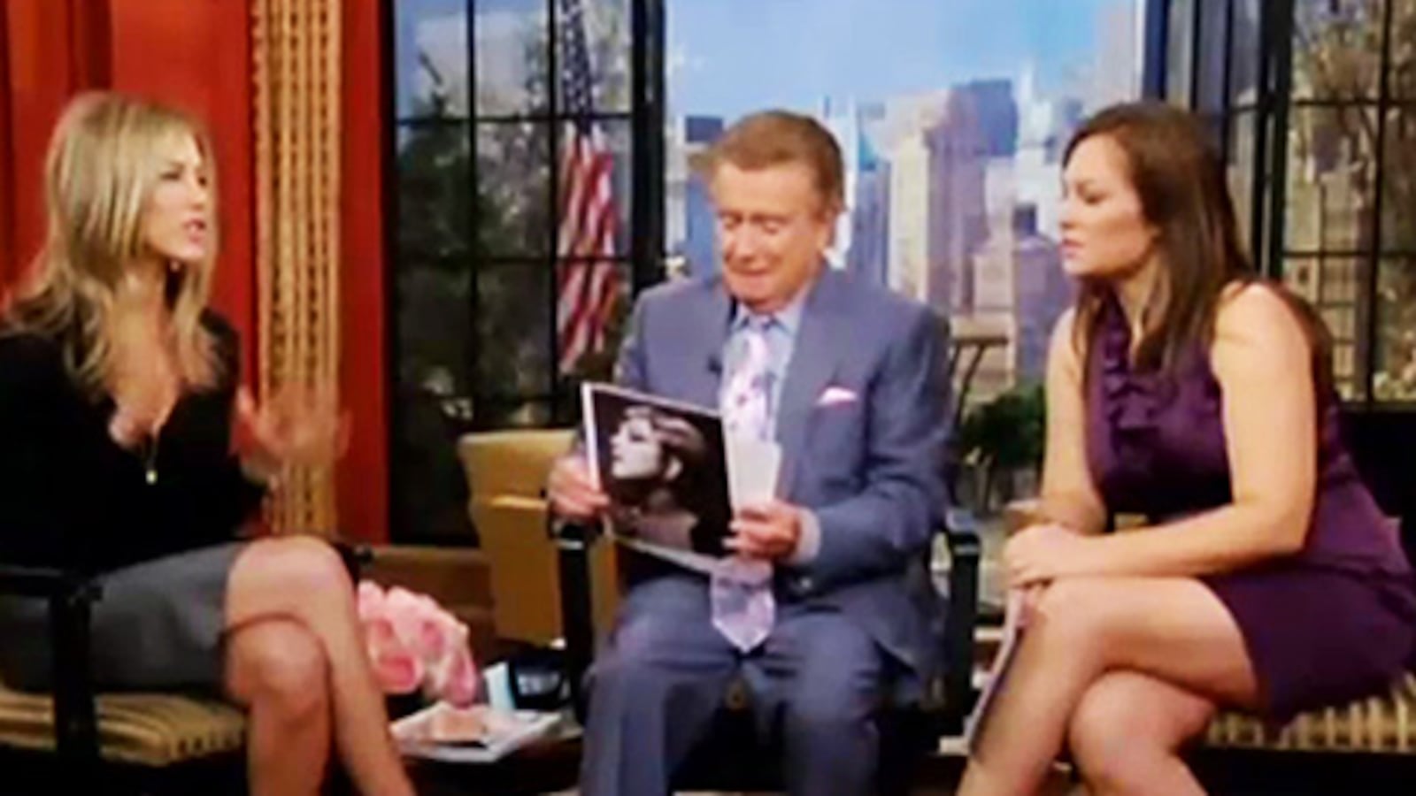 videos/2010/08/19/jennifer-aniston-on-live-with-regis-and-kelly/regis-kelly-aniston-120_fleczo