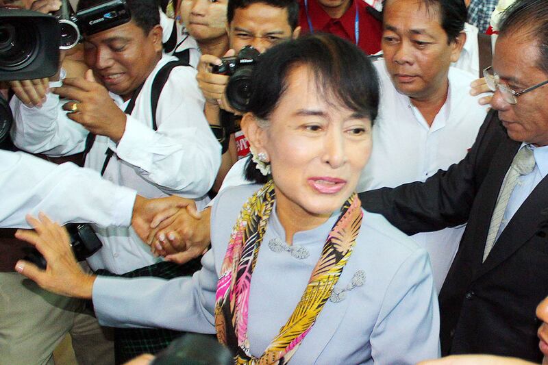 articles/2012/06/14/an-insider-at-last-burma-s-suu-kyi-encounters-new-political-woes/aung-san-suu-kyi-europe-popham_hbabzp