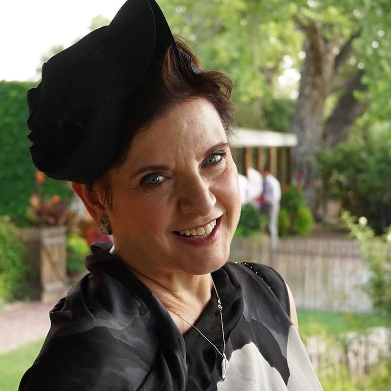 articles/2016/05/08/the-surreal-story-of-a-purple-faced-lady-and-my-mom-s-stolen-jewels/160507-shachtman-missing-jewels-hunt-embed-2_yeeaul