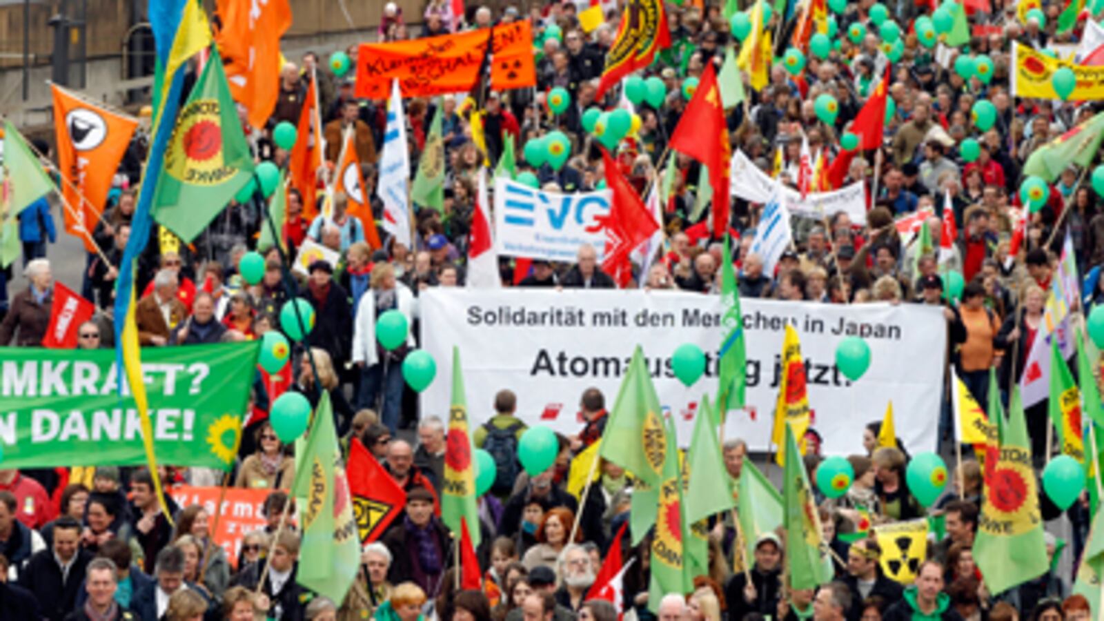 cheats/2011/03/26/germans-hold-massive-anti-nuke-rallies/germany-nuclear_tetusa