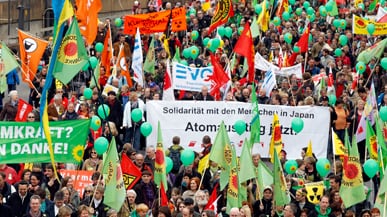 cheats/2011/03/26/germans-hold-massive-anti-nuke-rallies/germany-nuclear_tetusa