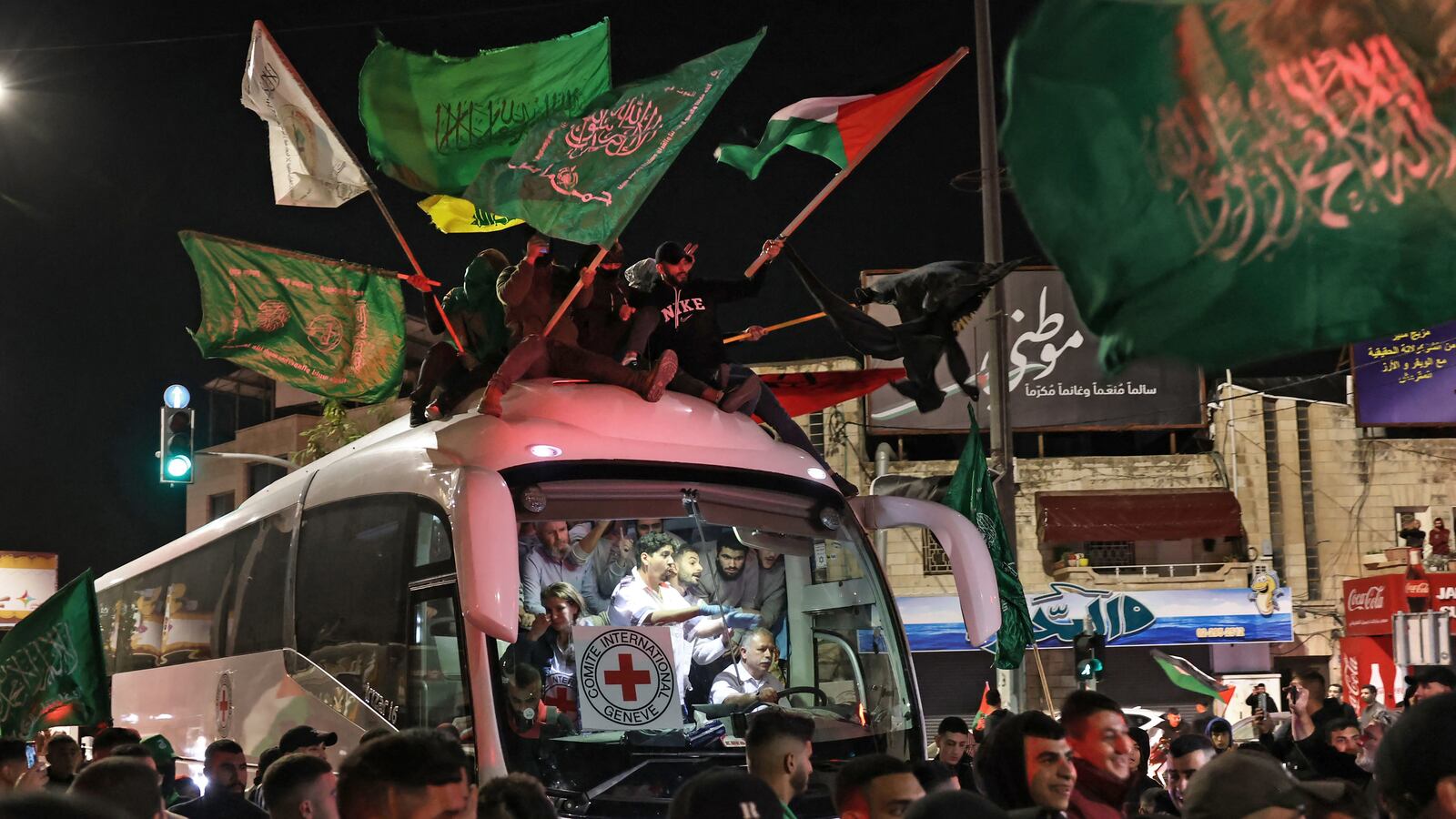 A crowd greets Palestinian prisoners released from Israeli prisons.