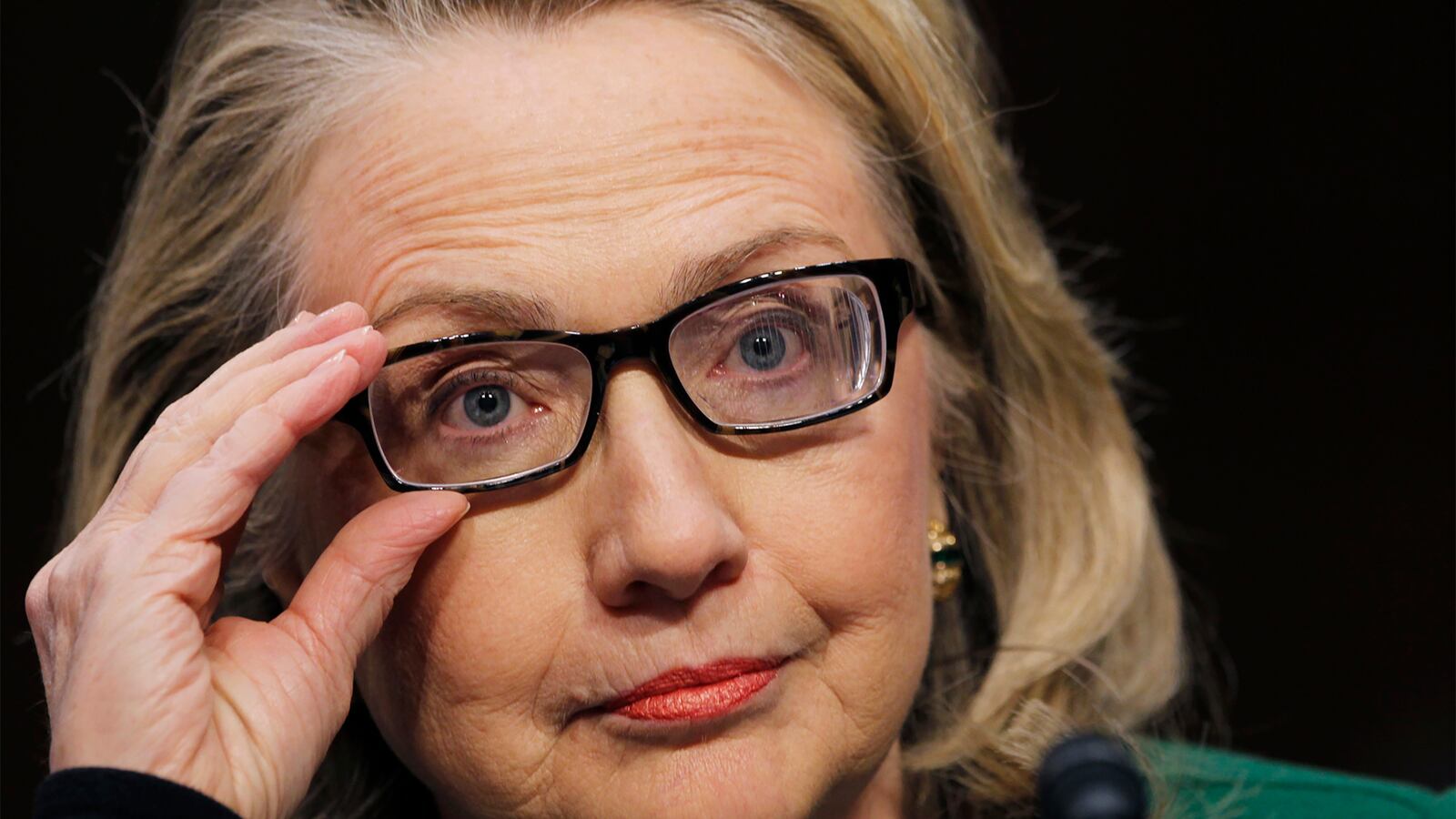 articles/2015/11/30/hillary-aide-seeks-nfl-concussion-advice/151130-mak-clinton-emails-tease_xaiwrh