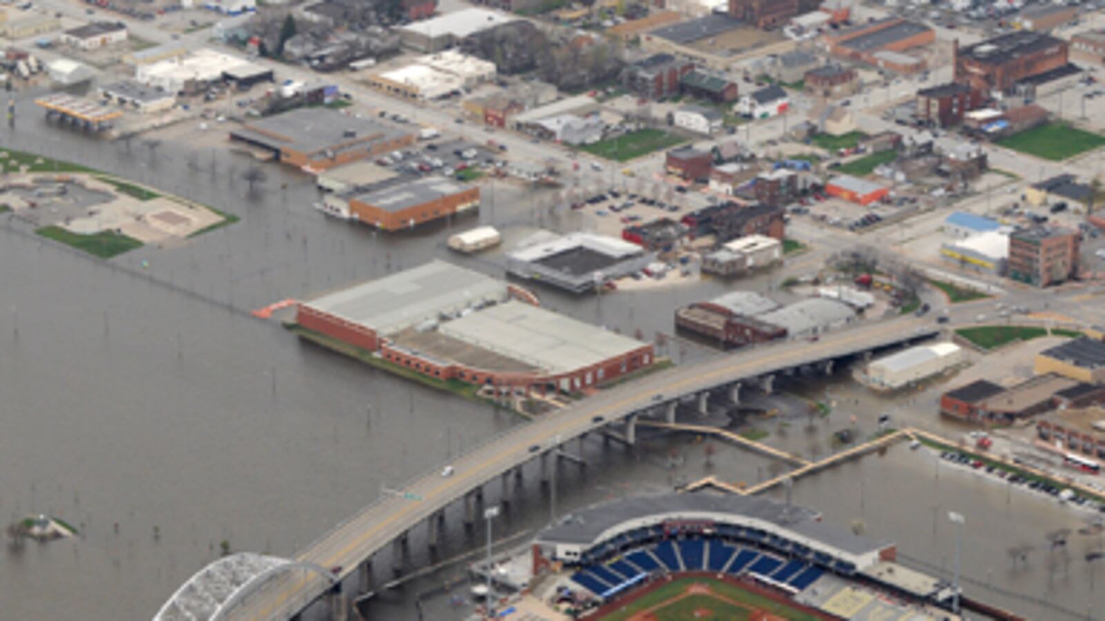 cheats/2011/04/26/nine-dead-in-central-us-storms/floods-midwest_vec6pv