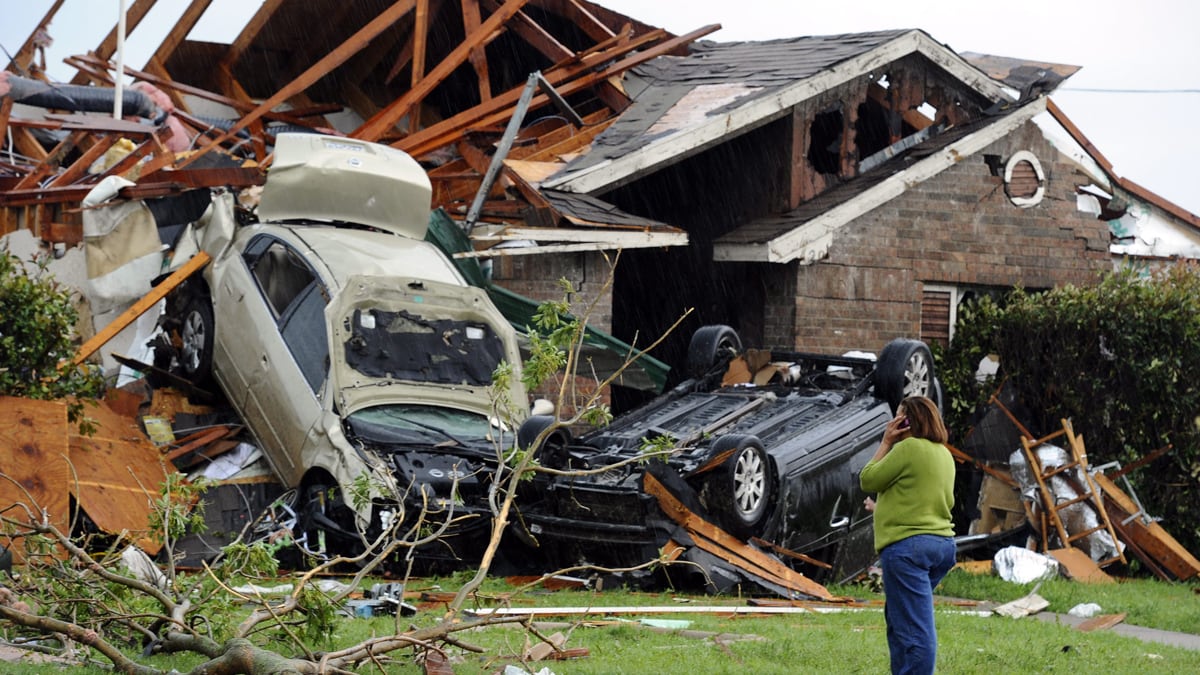 galleries/2012/04/04/texas-tornado-causes-massive-damage-photos/tornado-texas-6_s864b1