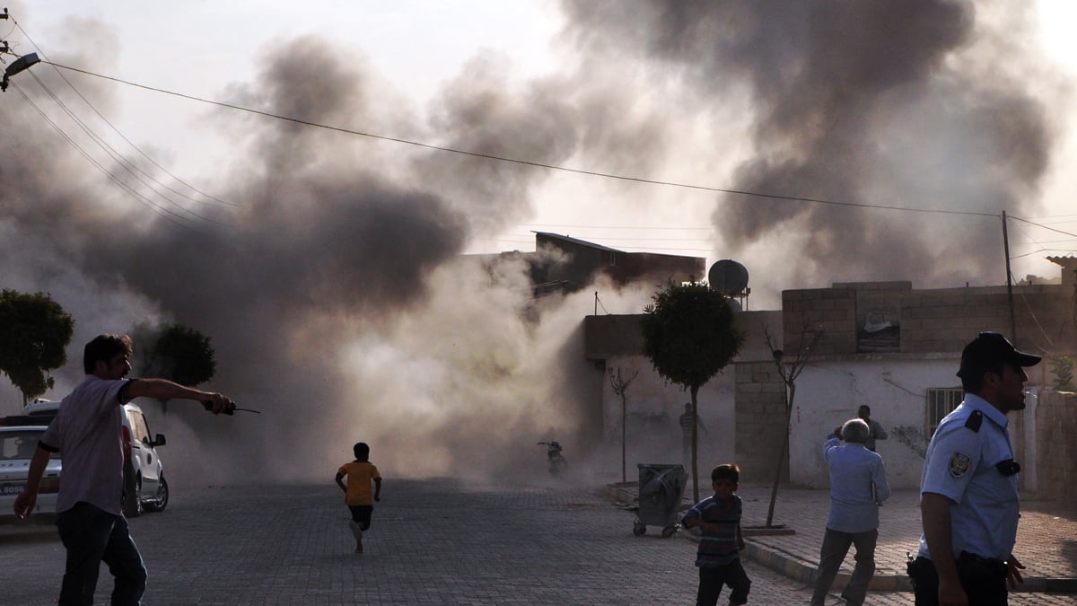 articles/2012/10/03/turkey-fires-across-border-after-syrian-shelling-kills-five-turkish-civilians/turkey-syria-giglio_gq61n0