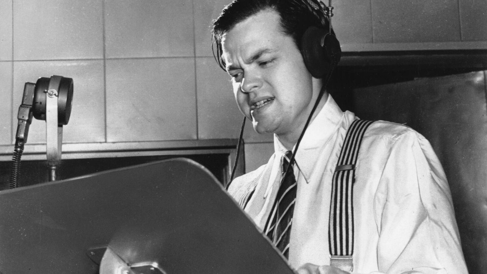 articles/2013/10/29/when-mars-attacked-75-years-ago-and-everyone-believed-it/131028-wortman-war-worlds-tease-embed_ruytjy