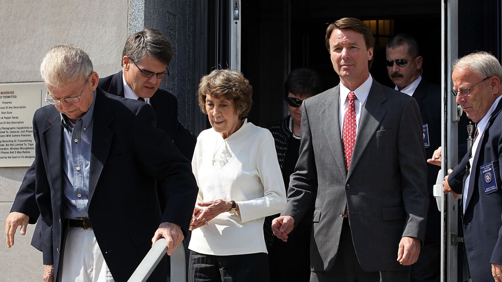 articles/2012/05/26/the-john-edwards-verdict-waiting-game/john-edwards-awaiting-verdict_arqn3x