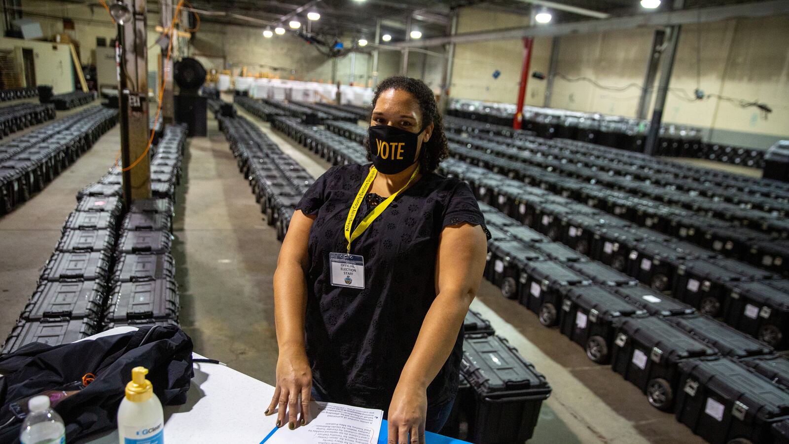 2020-11-07T023115Z_624043102_RC22YJ9AZMCV_RTRMADP_3_USA-ELECTION-PENNSYLVANIA_kwf9yx