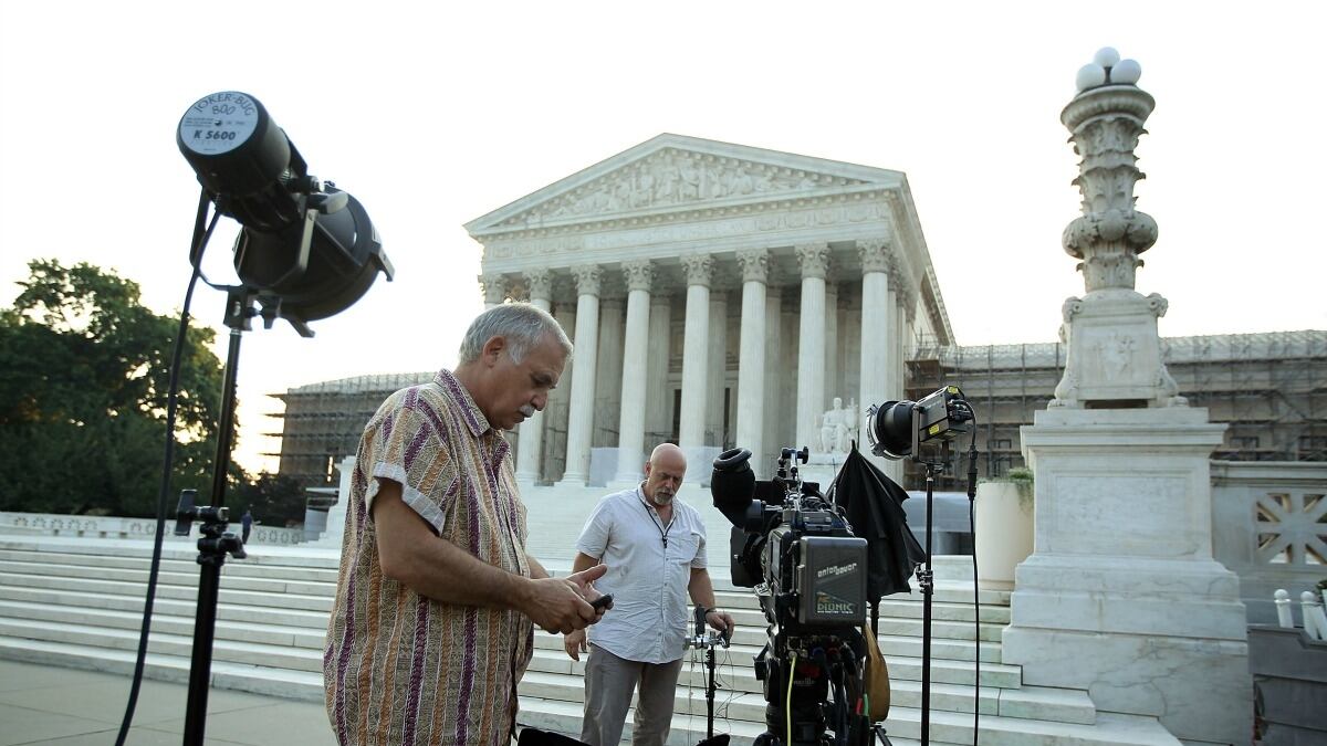 cheats/2012/06/21/fcc-indecency-policy-tossed-out/supreme-court-potty-mouth-cheat_lfnjkp