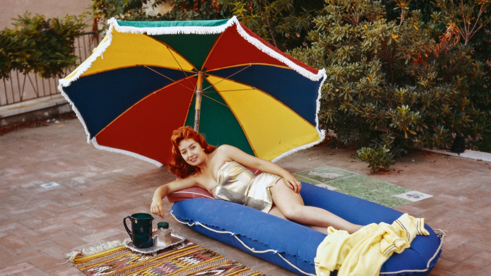 articles/2013/11/15/photographer-raymond-depardon-captures-the-sweet-moments/131114-depardon-tease_wqipay