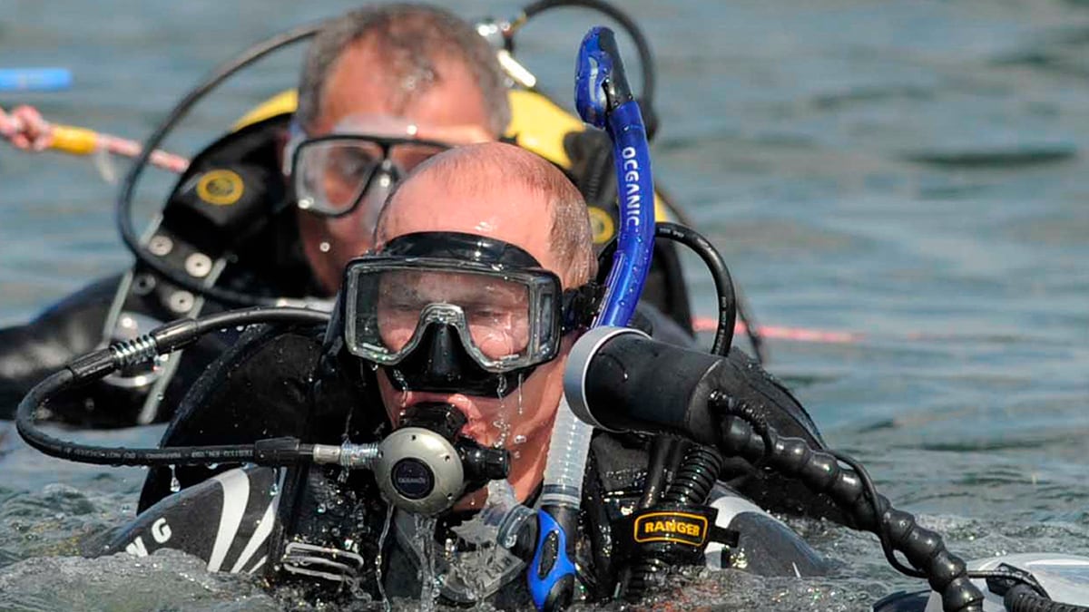 cheats/2011/10/05/putin-s-diving-discovery-was-set-up/putin-diving-setup-cs_vxrxn7