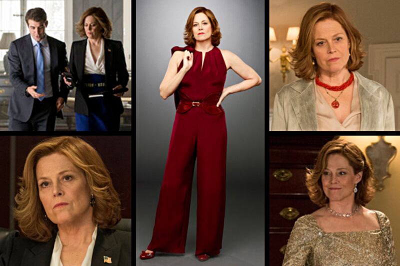 articles/2012/08/08/robin-givhan-dressing-for-power-on-usa-s-political-animals/political-animals-fashion-givhan-tease_ku58a2