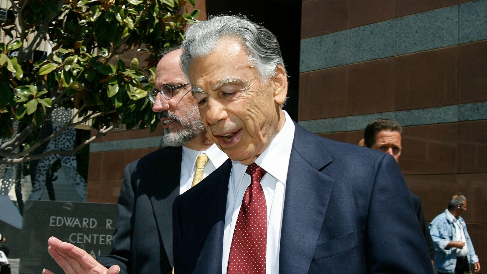 cheats/2015/06/16/billionaire-kirk-kerkorian-dies-at-98/150616-Kirk-Kerkorian-cheat_uymmly