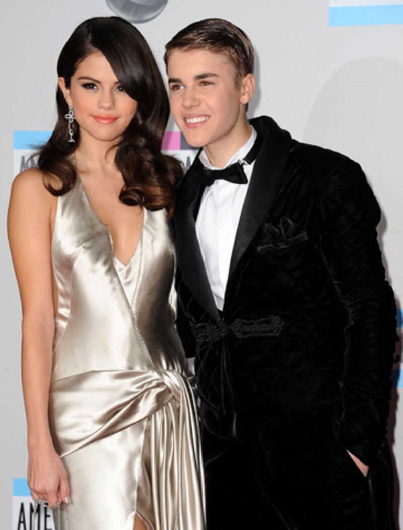 galleries/2012/08/16/taylor-swift-selena-gomez-vanessa-hudgens-more-cougarettes-photos/cougarettes-selena-gomez_pzulkw