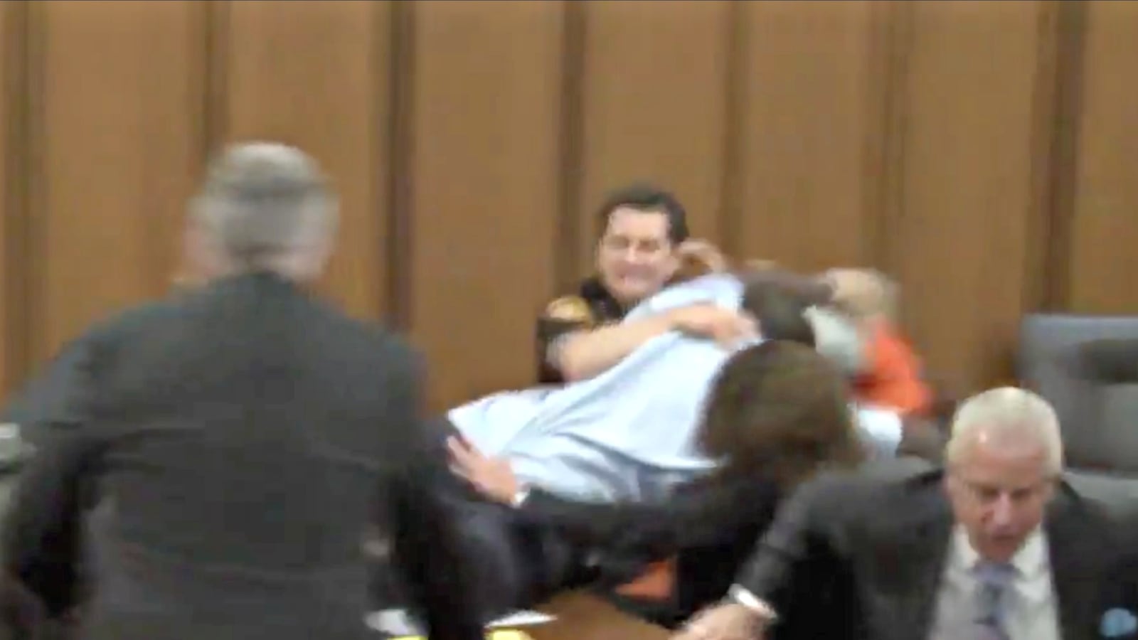 cheats/2016/06/02/victim-s-dad-attacks-serial-killer-in-court/160602-cleveland-courtroom-cheat_ukvhms