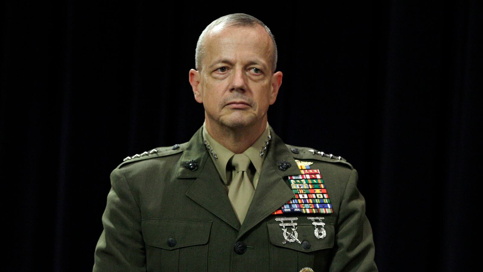cheats/2013/01/29/white-house-to-nominate-gen-john-allen/john-allen-military-decoration_bhkknd
