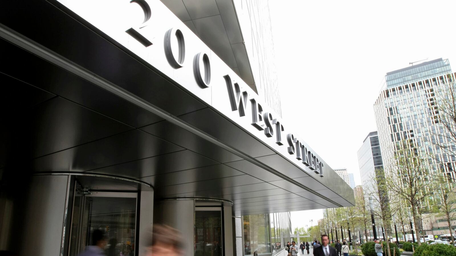 articles/2012/11/12/wall-street-s-middle-class-suffers-as-business-changes/middle-class-bankers-suffering-cox-tease_dmoumb