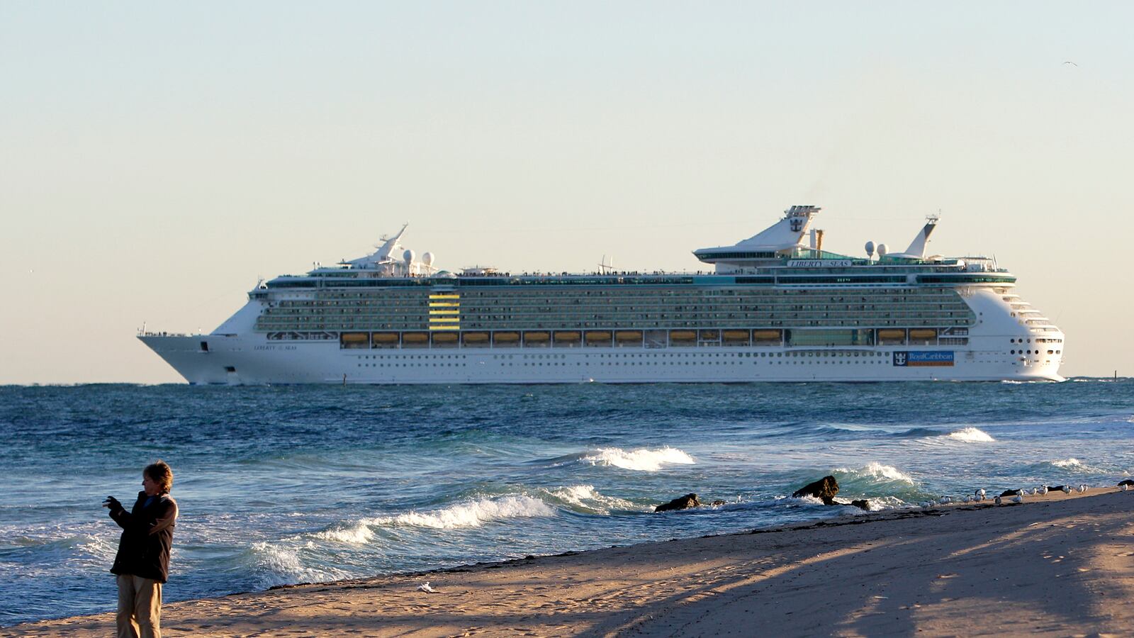 cheats/2014/01/26/300-ill-on-royal-caribbean-cruise/140126-cruise-cheat_aipdko