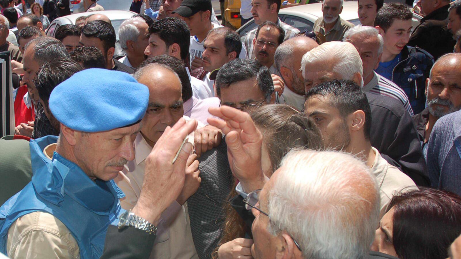 cheats/2012/04/29/un-observers-visit-homs/syria-un-observers-visit-homs-cheat_t45ssj