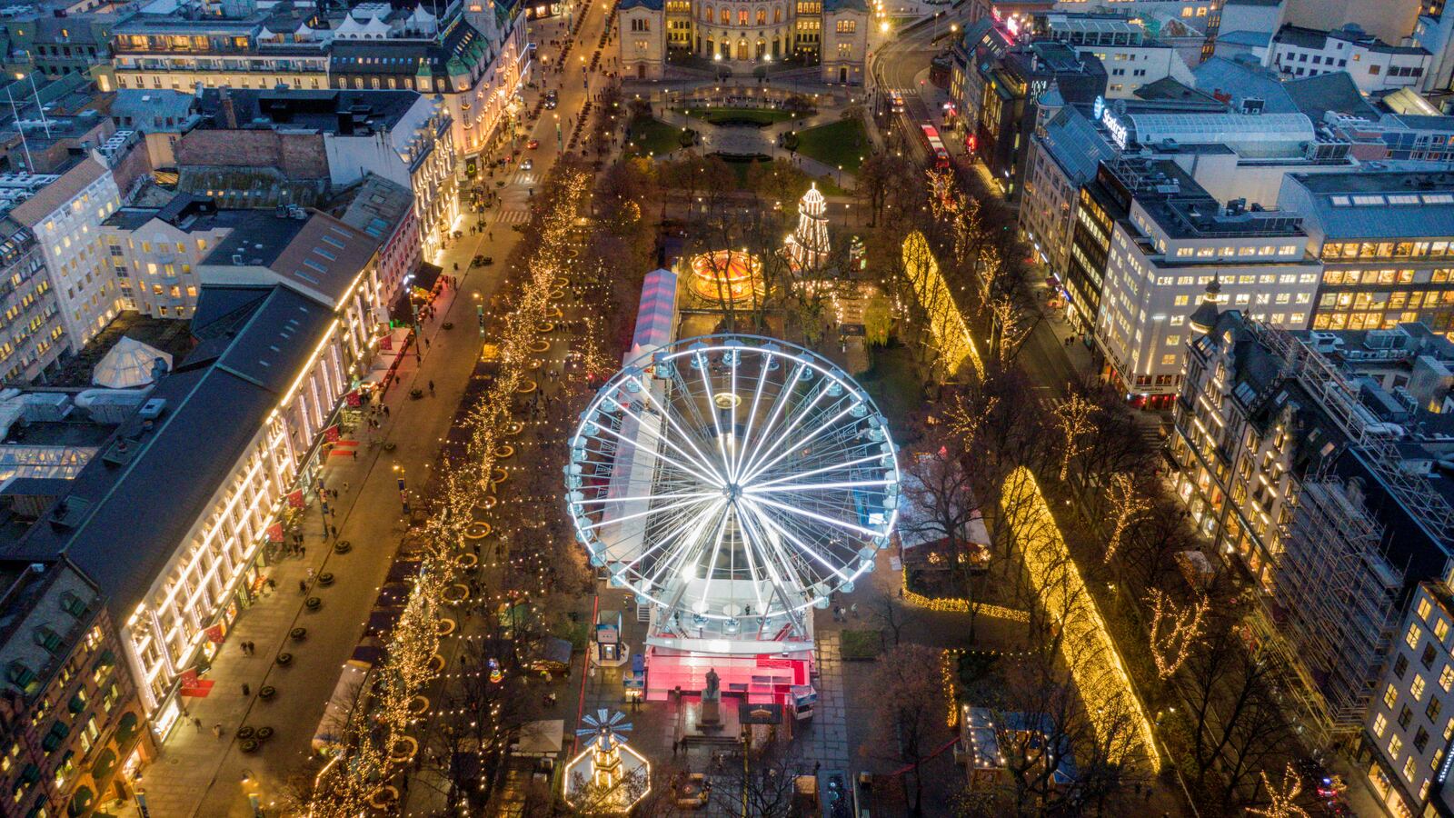 2021-11-16T085155Z_1523470217_RC25VQ98RLXC_RTRMADP_3_CHRISTMAS-SEASON-NORWAY_lre3qm