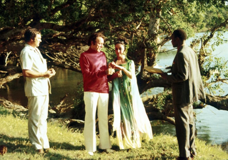 galleries/2011/05/06/couples-who-marry-twice/celeb-remarriages---taylorburton_wsn0nz