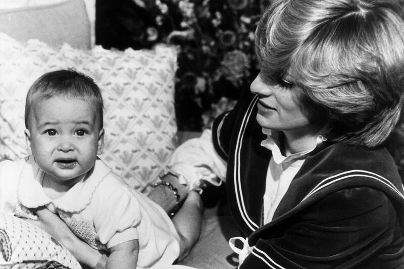 articles/2014/01/16/will-prince-george-be-photographed-down-under/prince-william-baby_efesen