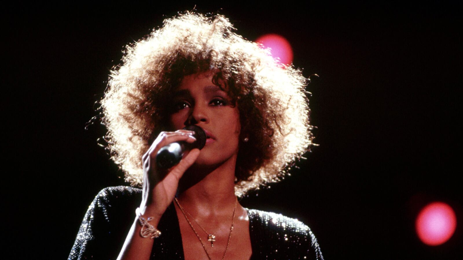 galleries/2012/02/11/whitney-houston-dies-at-48-photos/whitney-houston-concert-1986_fmj1xr