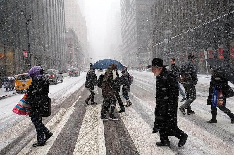 galleries/2015/01/26/blizzard-bears-down-on-northeast-photos/150126-winter-storm1_u9hf0v