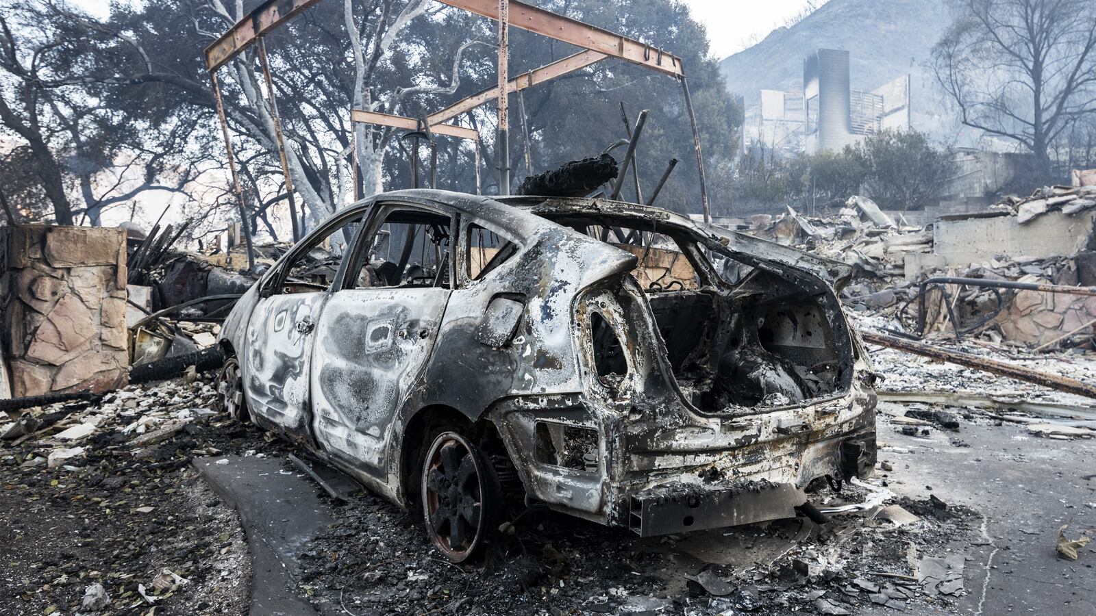 181115-Young-California-Fire-tease_izjj8h